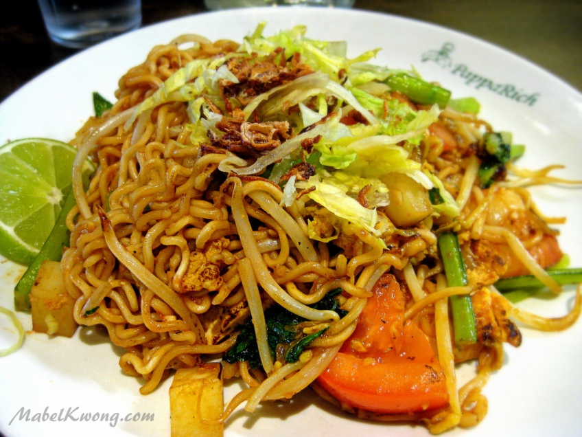 Fried food always tempts us into descending towards gluttony. Fried Maggi Goreng | Weekly Photo Challenge: Descent.