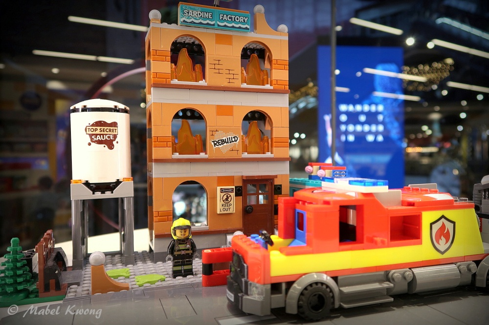 LEGO Store Melbourne Central Fire Brigade 60321 01